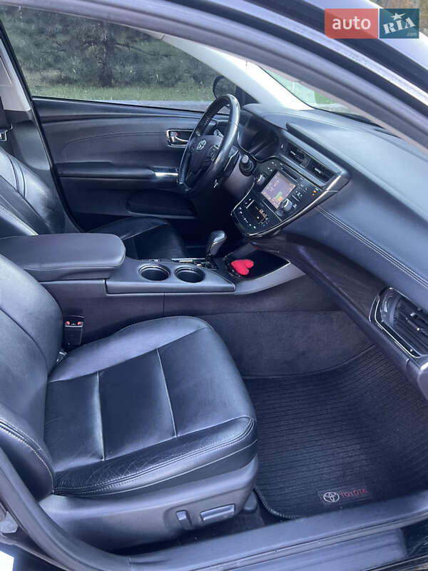 Седан Toyota Avalon 2015 в Киеве