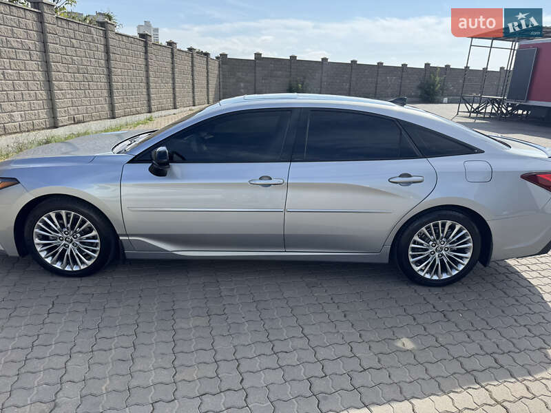 Седан Toyota Avalon 2019 в Черноморске