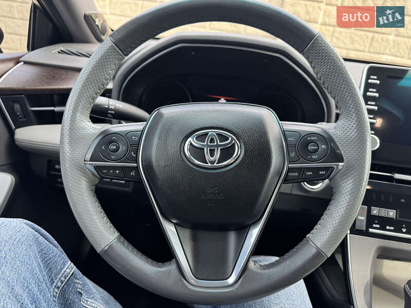 Седан Toyota Avalon 2019 в Черноморске