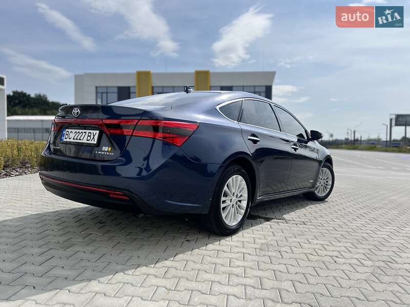 Седан Toyota Avalon 2015 в Львове