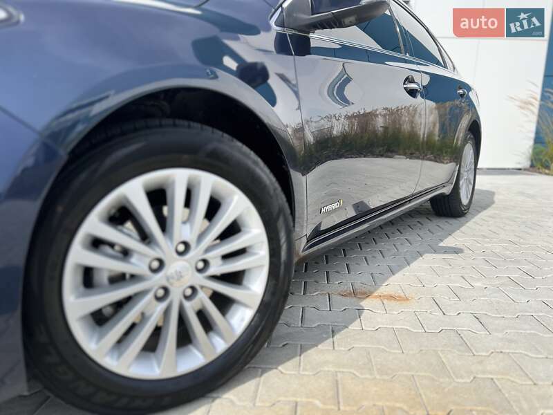 Седан Toyota Avalon 2015 в Львове