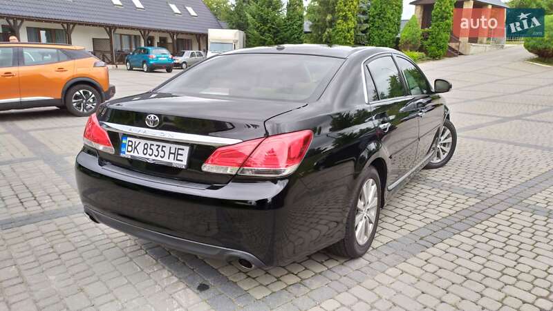 Седан Toyota Avalon 2011 в Рівному