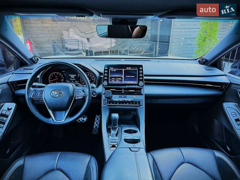 Седан Toyota Avalon 2018 в Киеве