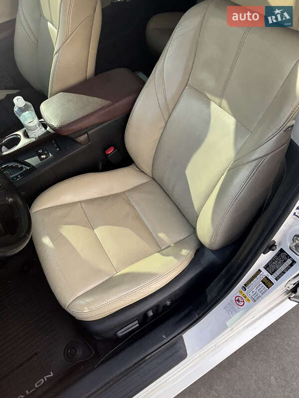 Седан Toyota Avalon 2016 в Киеве