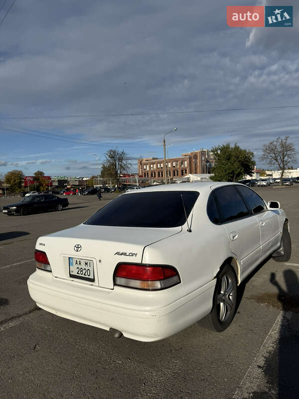 Седан Toyota Avalon 1996 в Киеве