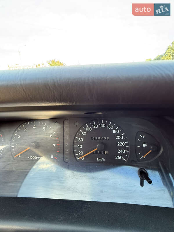 Седан Toyota Avalon 1996 в Киеве