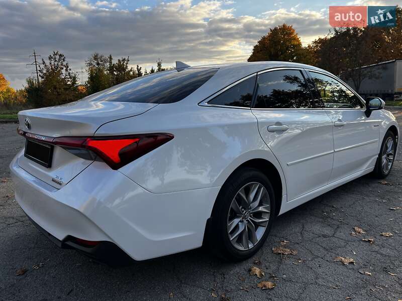 Седан Toyota Avalon 2019 в Володимирі