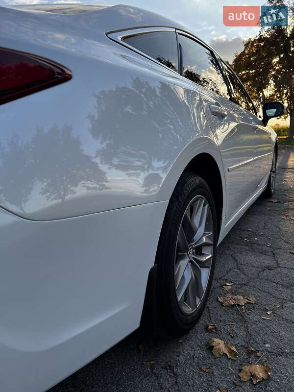 Седан Toyota Avalon 2019 в Володимирі