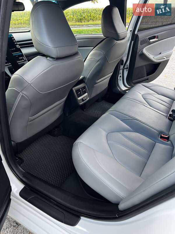 Седан Toyota Avalon 2019 в Володимирі