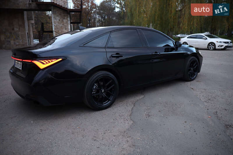 Седан Toyota Avalon 2018 в Ивано-Франковске