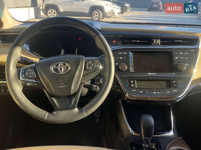 Седан Toyota Avalon 2014 в Чернівцях