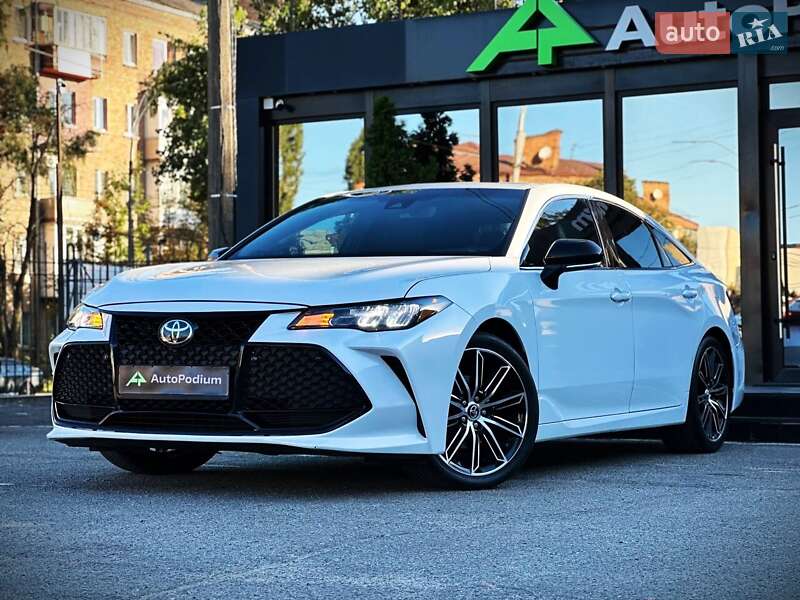 Седан Toyota Avalon 2018 в Киеве фото 4 Седан Toyota Avalon 2018 в Киеве