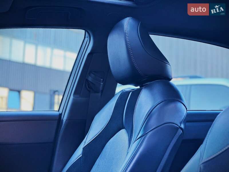 Седан Toyota Avalon 2018 в Киеве фото 26 Седан Toyota Avalon 2018 в Киеве