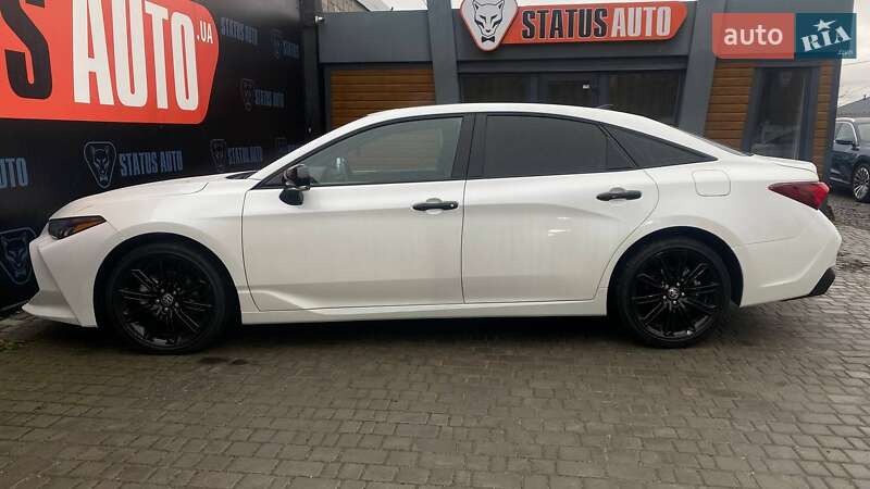 Седан Toyota Avalon 2022 в Виннице