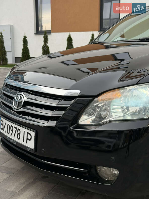 Седан Toyota Avalon 2006 в Рівному
