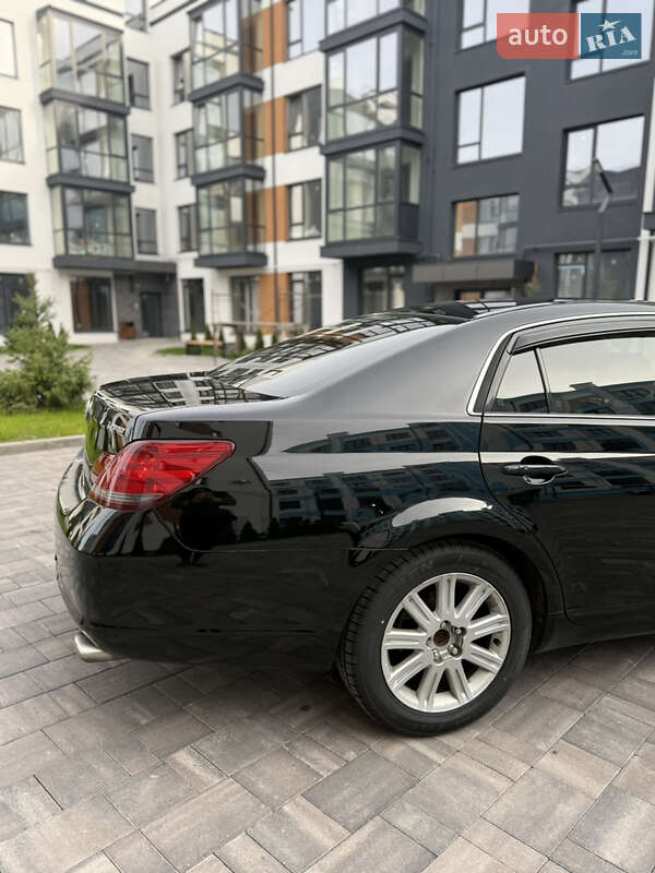 Седан Toyota Avalon 2006 в Рівному