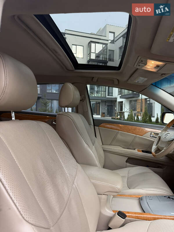 Седан Toyota Avalon 2006 в Рівному