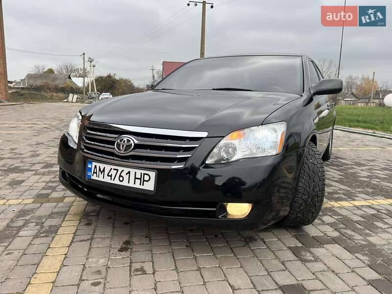 Седан Toyota Avalon 2006 в Теофиполе