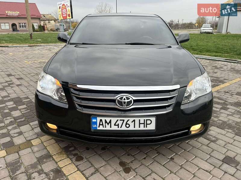 Седан Toyota Avalon 2006 в Теофиполе