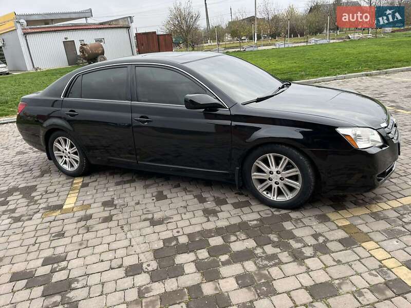 Седан Toyota Avalon 2006 в Теофиполе
