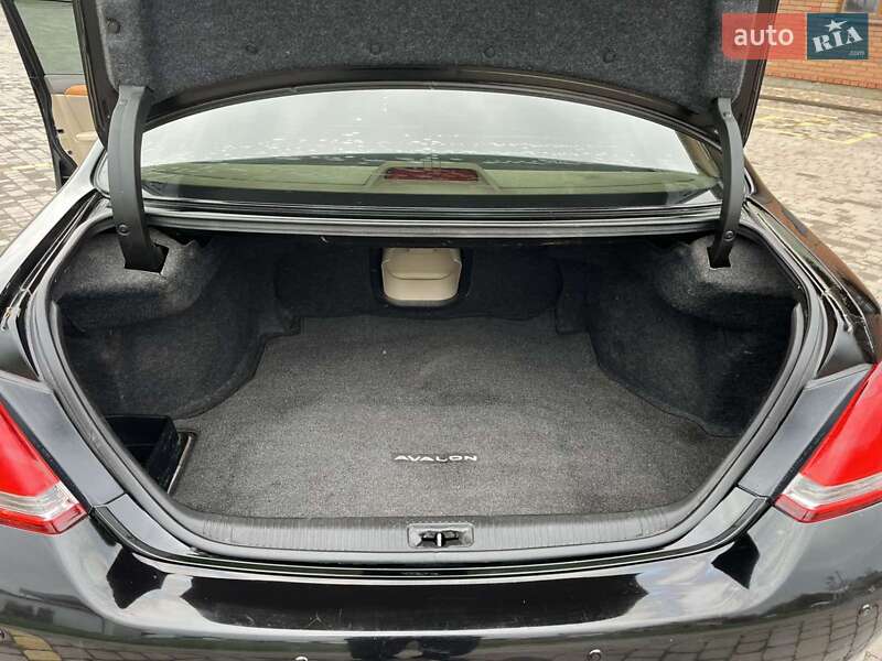 Седан Toyota Avalon 2006 в Теофиполе