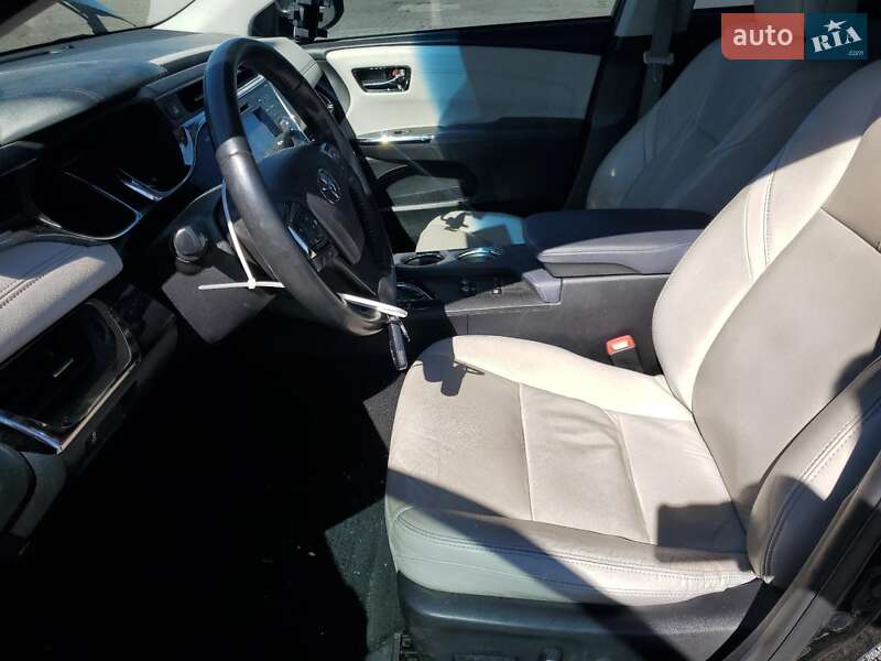 Седан Toyota Avalon 2014 в Львові