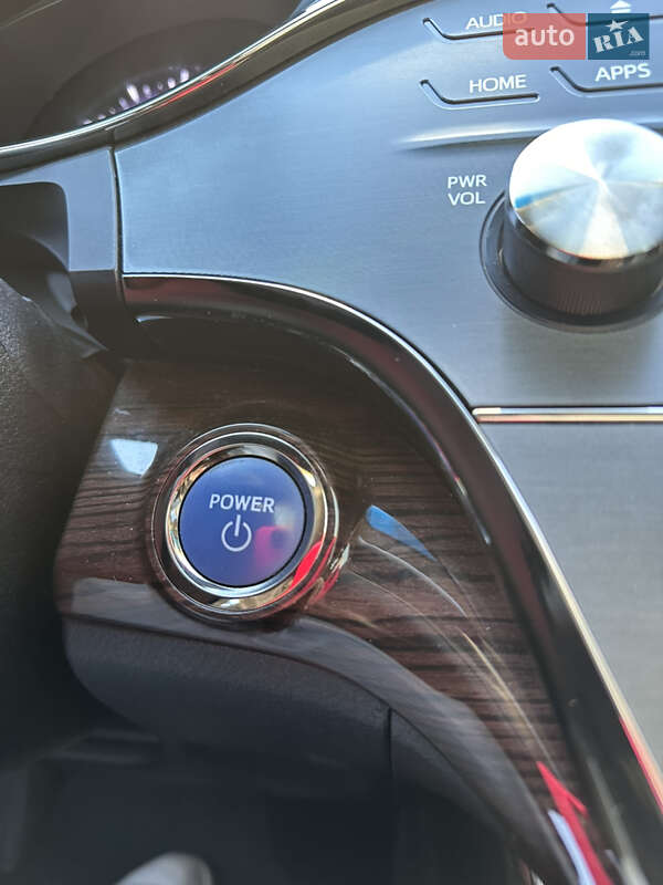 Седан Toyota Avalon 2015 в Луцке