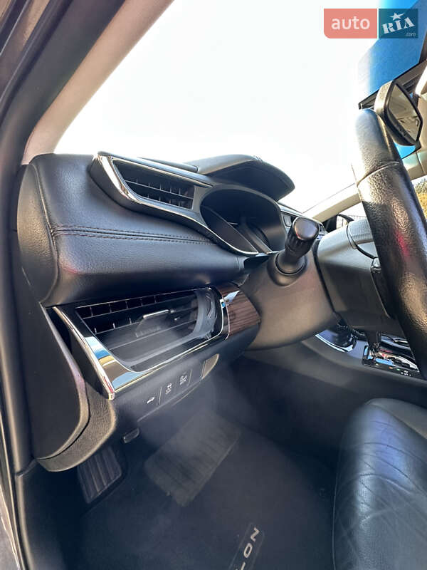 Седан Toyota Avalon 2015 в Луцке