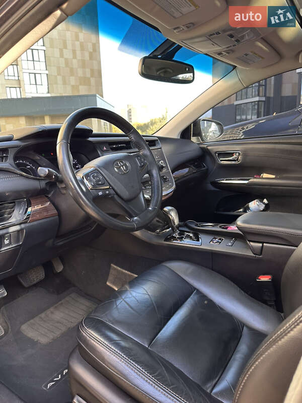 Седан Toyota Avalon 2015 в Луцке