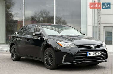 Седан Toyota Avalon 2015 в Каменском
