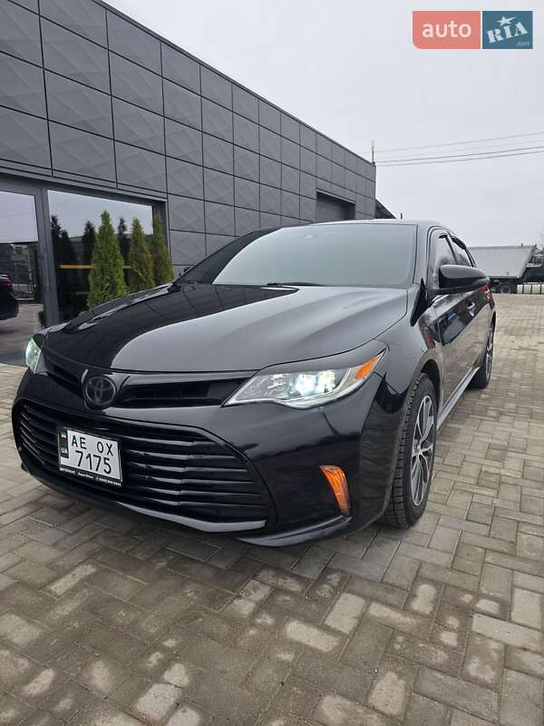 Седан Toyota Avalon 2017 в Криничках