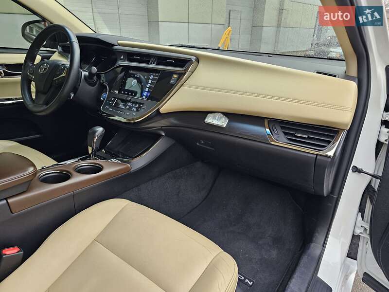Седан Toyota Avalon 2017 в Одесі