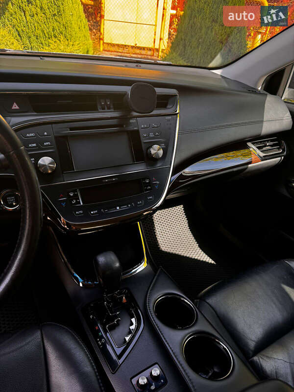 Седан Toyota Avalon 2015 в Ужгороде