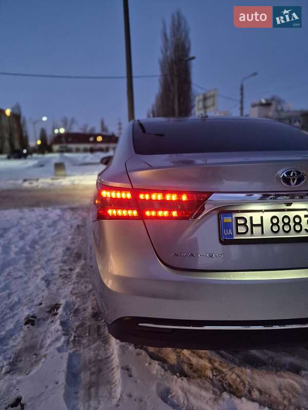 Седан Toyota Avalon 2018 в Киеве