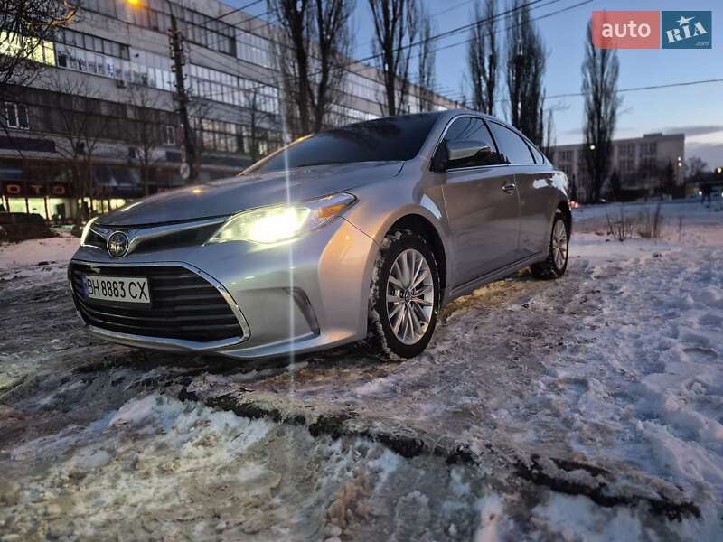 Седан Toyota Avalon 2018 в Киеве