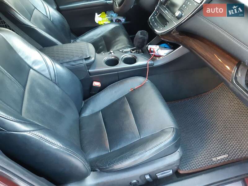 Седан Toyota Avalon 2013 в Киеве