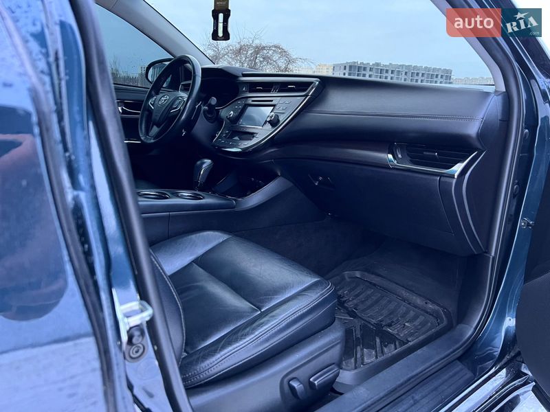 Седан Toyota Avalon 2016 в Киеве