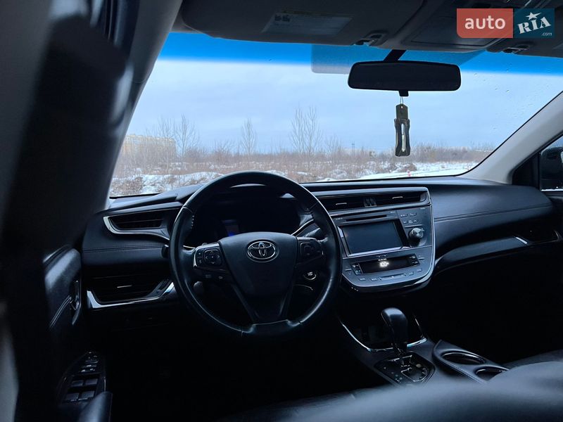 Седан Toyota Avalon 2016 в Киеве