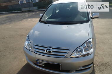 Минивэн Toyota Avensis Verso 2004 в Гайсине