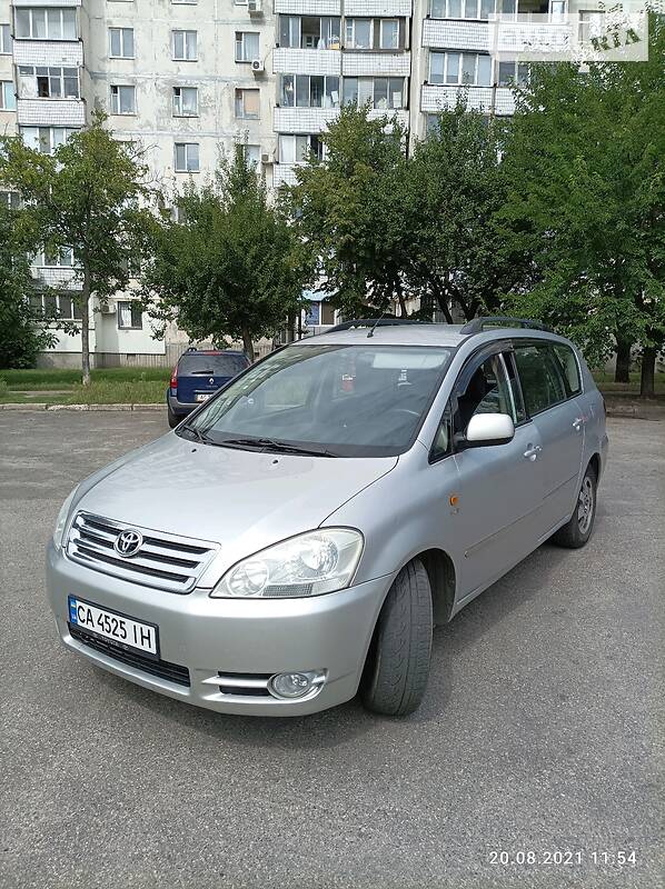 Мінівен Toyota Avensis Verso 2002 в Черкасах