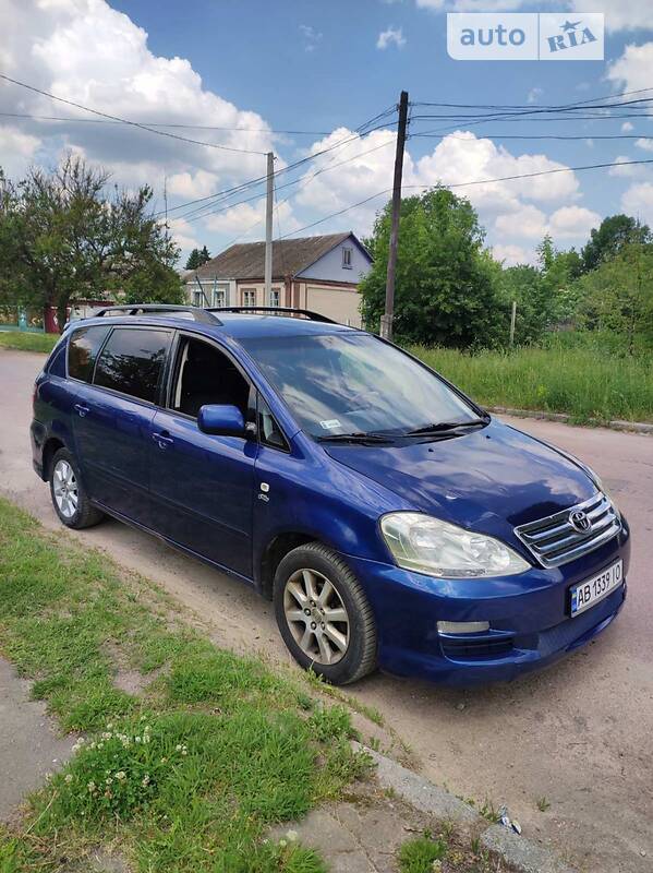 Минивэн Toyota Avensis Verso 2003 в Бердичеве