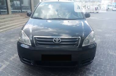 Мінівен Toyota Avensis Verso 2002 в 