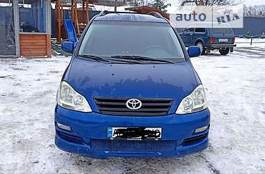 Минивэн Toyota Avensis Verso 2003 в Ружине