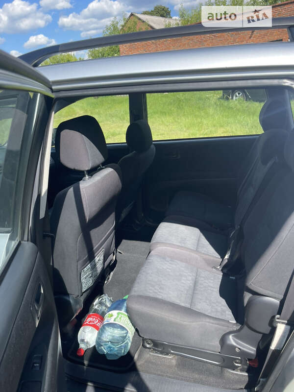 Мінівен Toyota Avensis Verso 2004 в Сумах