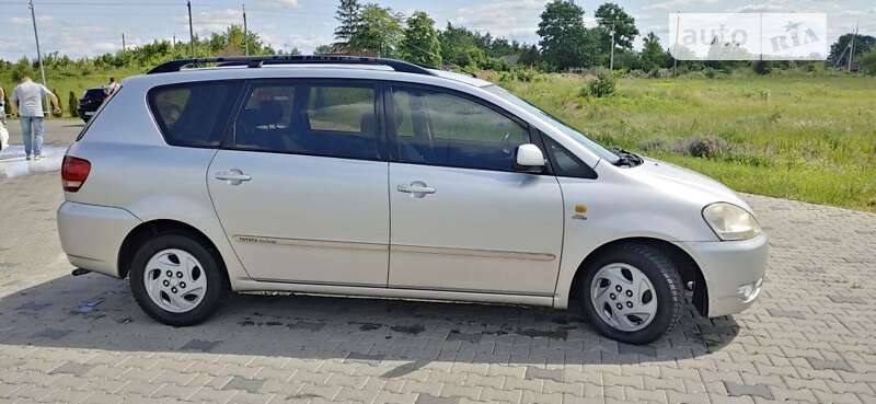 Минивэн Toyota Avensis Verso 2001 в Яворове