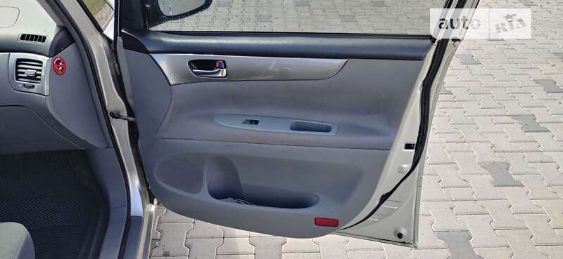 Минивэн Toyota Avensis Verso 2001 в Яворове