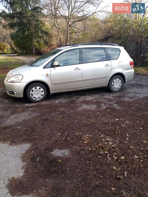 Toyota Avensis Verso 2001