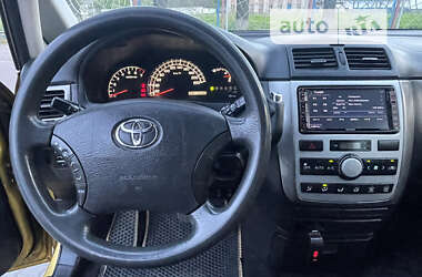 Минивэн Toyota Avensis Verso 2004 в Одессе
