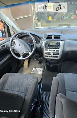 Мінівен Toyota Avensis Verso 2004 в Овідіополі