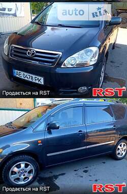 Мінівен Toyota Avensis Verso 2003 в Запоріжжі